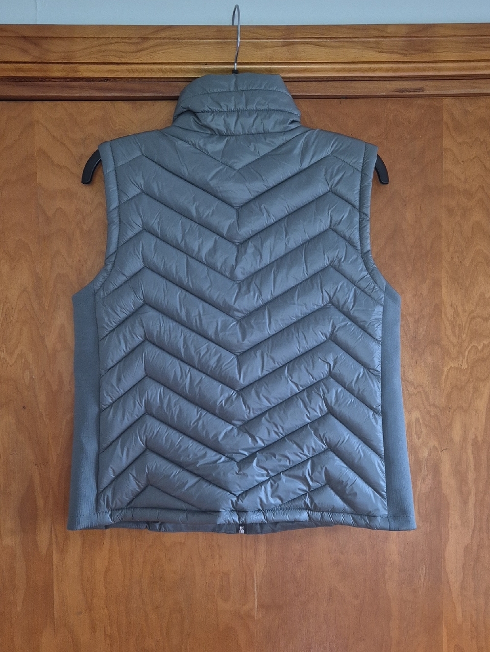 Calvin Klein Women's Autumn Green Quilted Puffer Vest, size M - Picture 6 of 13